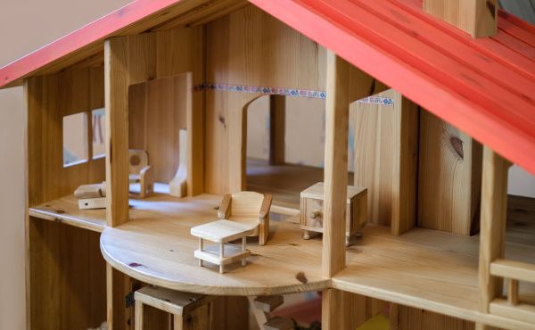 Doll House Assembly in Warwick